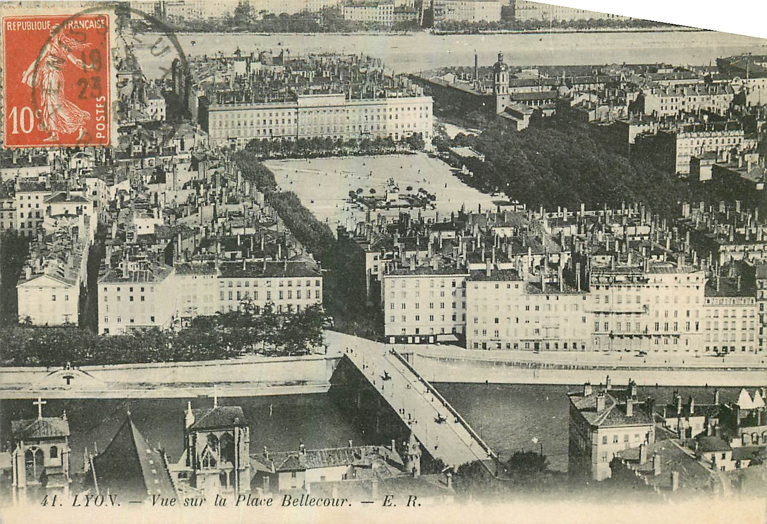 LYON — Vue sur la Place Bellecour — E. R. — n°41