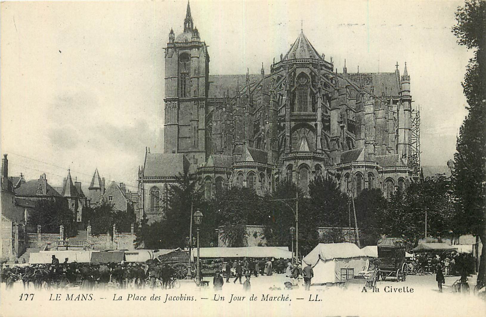 CPA Le Mans La Place des Jacobins Un Jour de Marche 