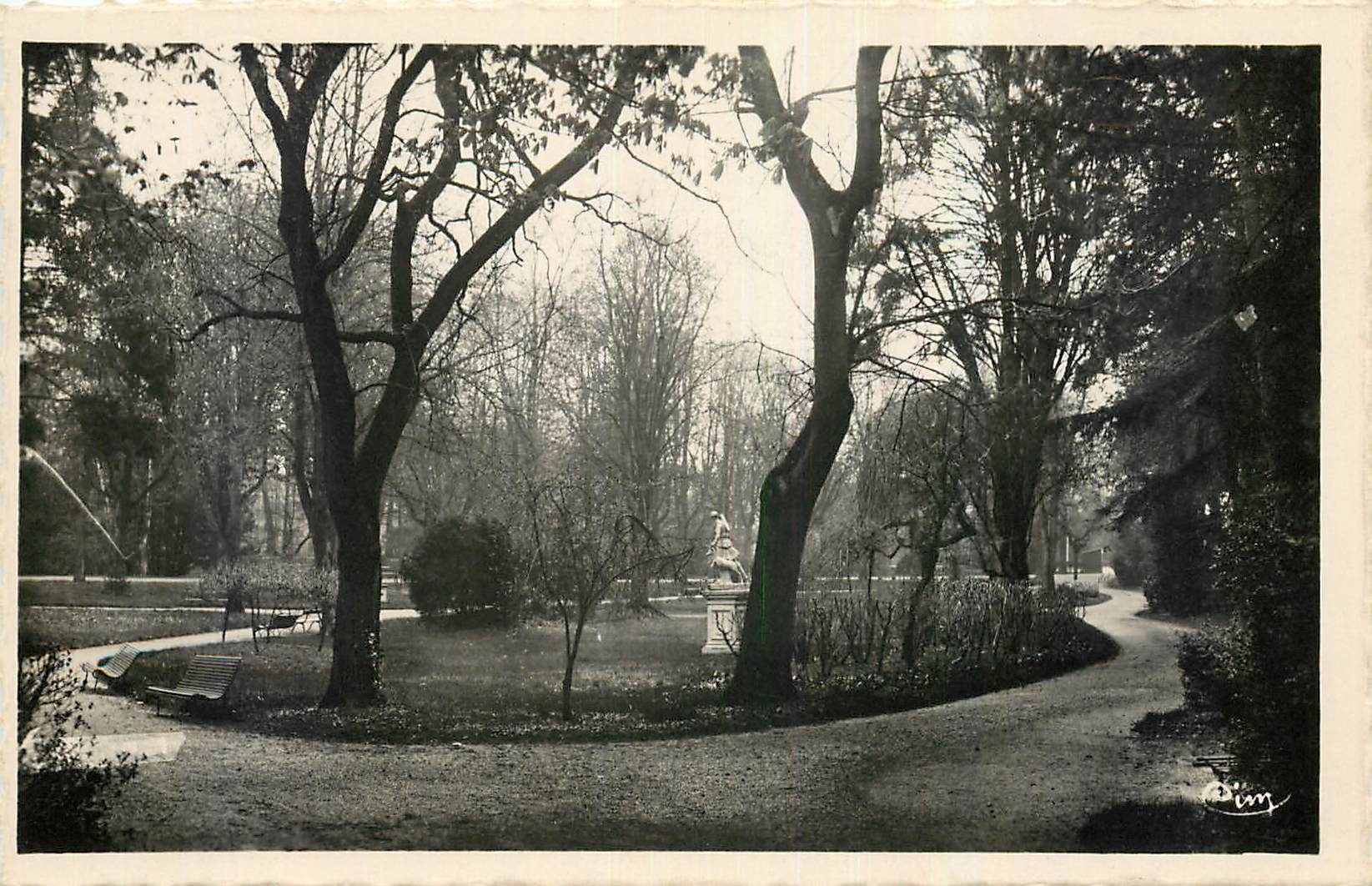 CPA Chalons sur Marne Les promenades Le Petit Jard 