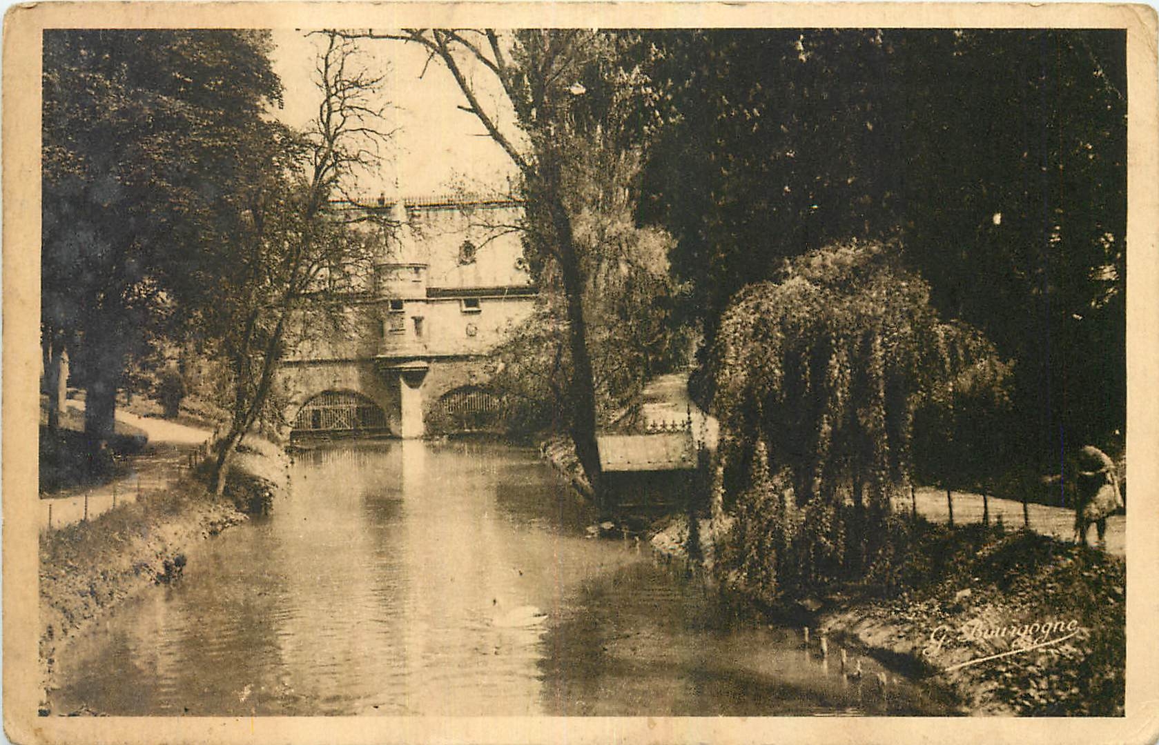 CPA Chalons sur Marne Marne La Caisse d'Epargue vue sur le Jard 
