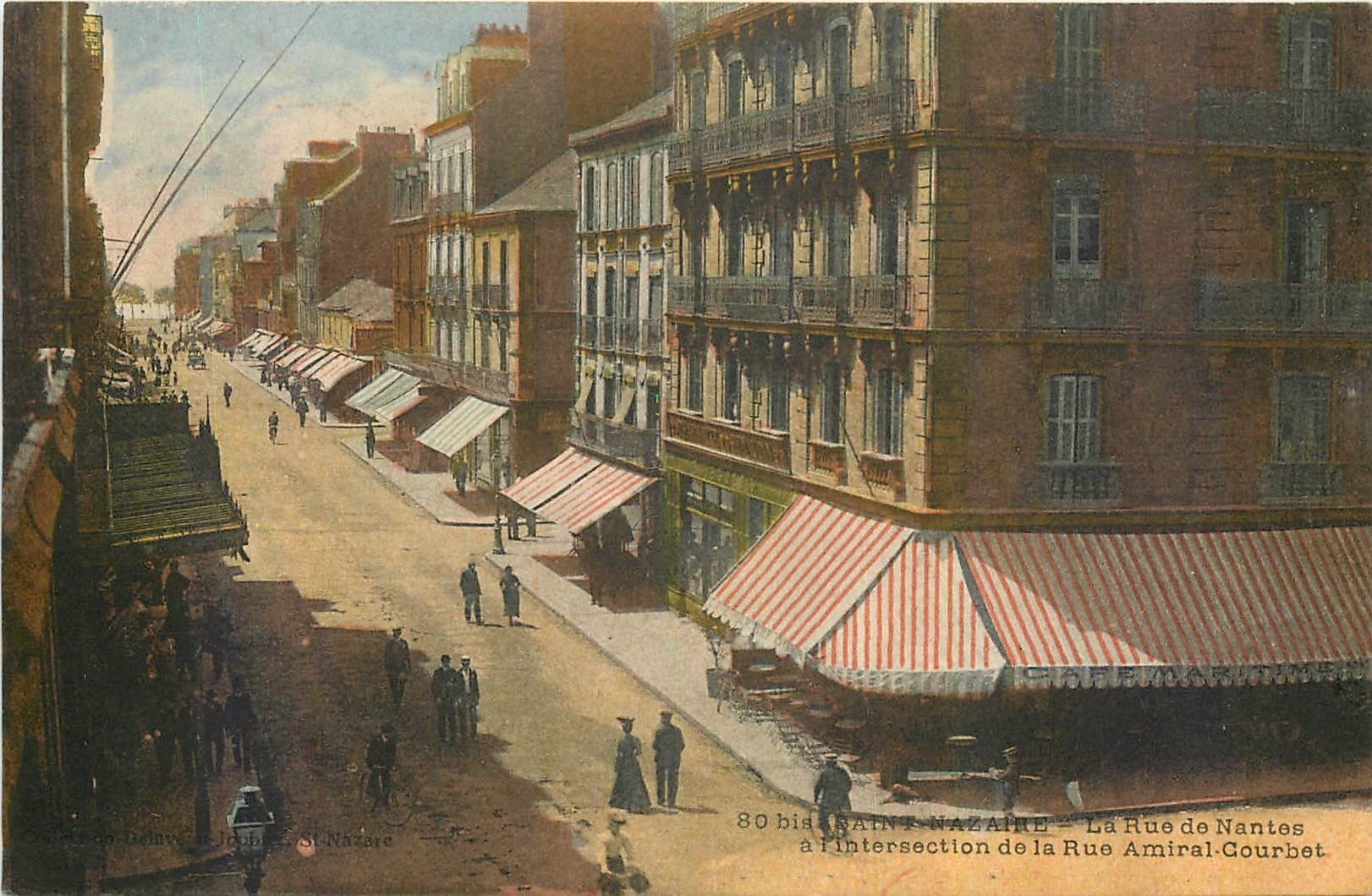 CPA Saint Nazaire La Rue de Nnates a l'Intersection de la Rue Amiral Courbet 