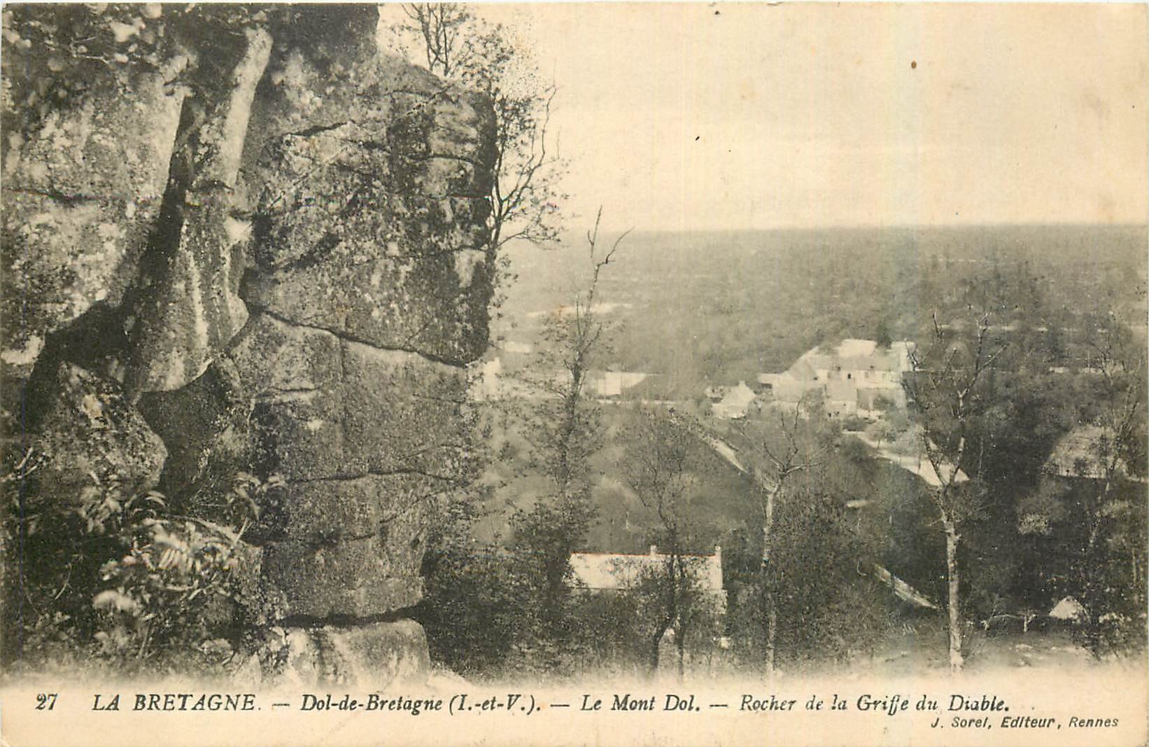 CPA La Bretagne Dol de Bretagne I et V Le Mont Dol Rocher de la Griffe du Diable 
