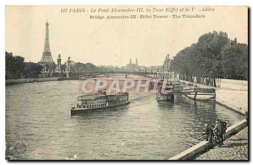 CPA Paris Le Pont Alexandre III la Tour Eiffel et le Trocadero 