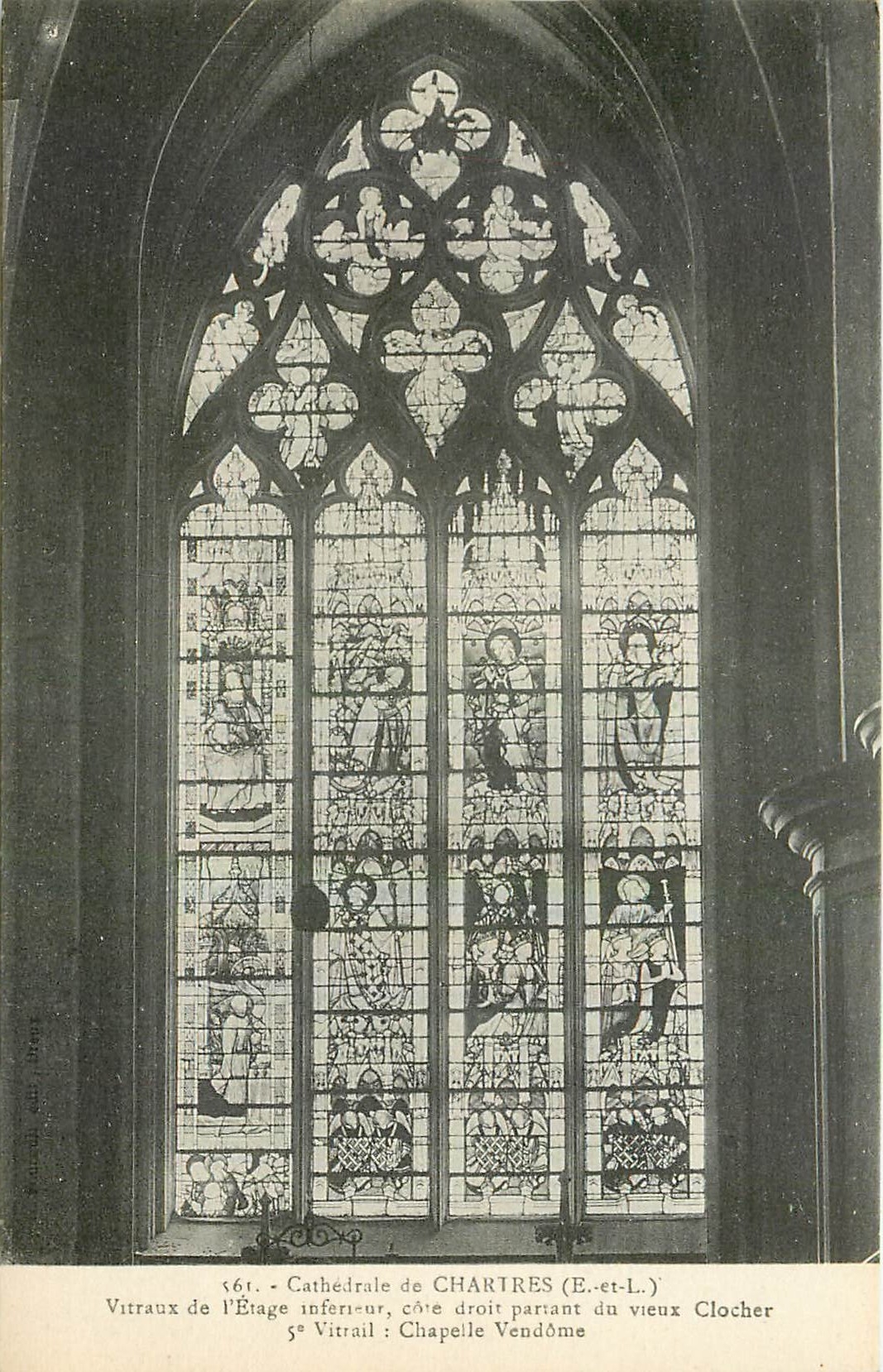 CPA Cathedrale de Chartres E et L Vitraux de l'Etage interieur Cote Chapelle Vendome 