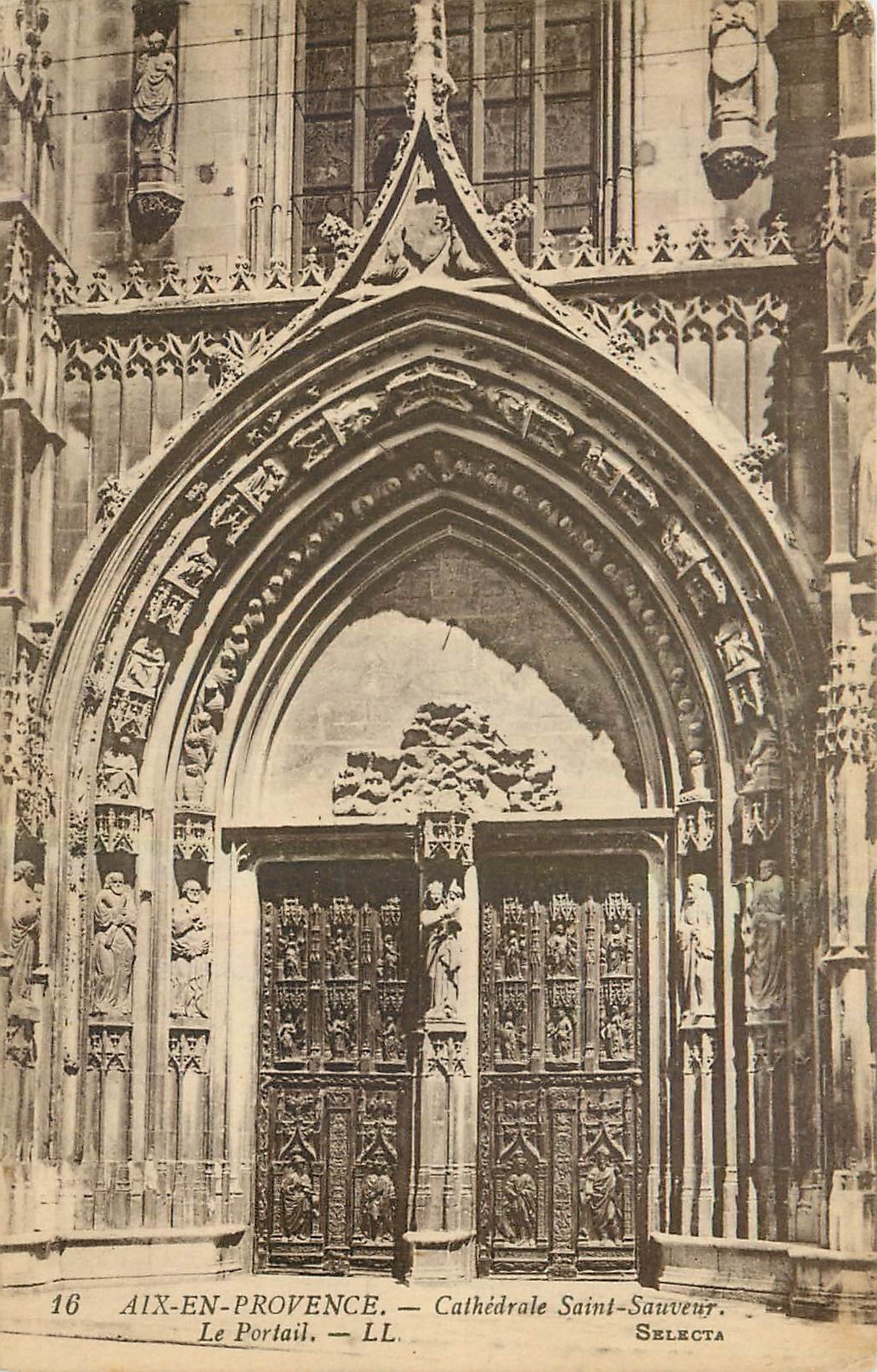 Aix-en-Provence — Kathedrale Saint-Sauveur. Der Portal — SELECTA