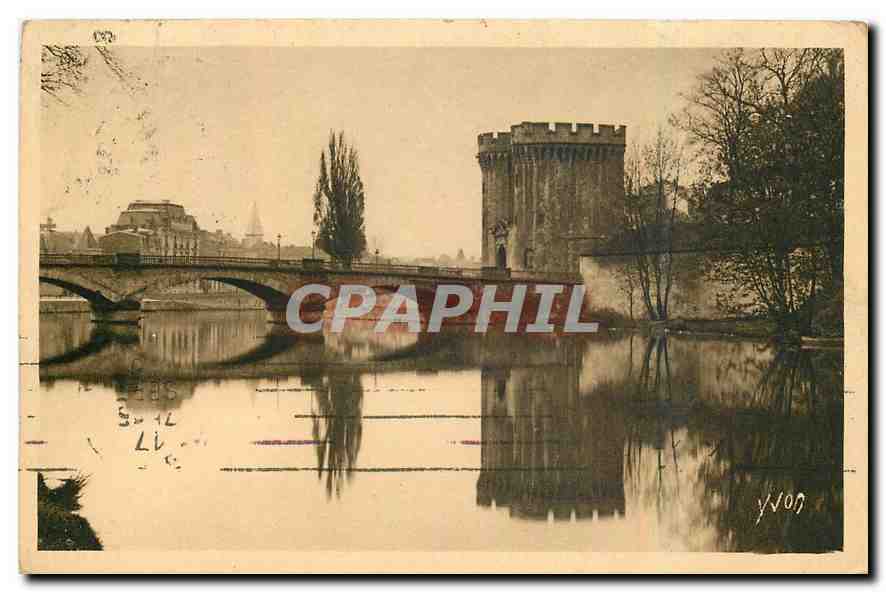 CPA Verdun Meuse Les bords de la Meuse Pont et Porte Chaussee 
