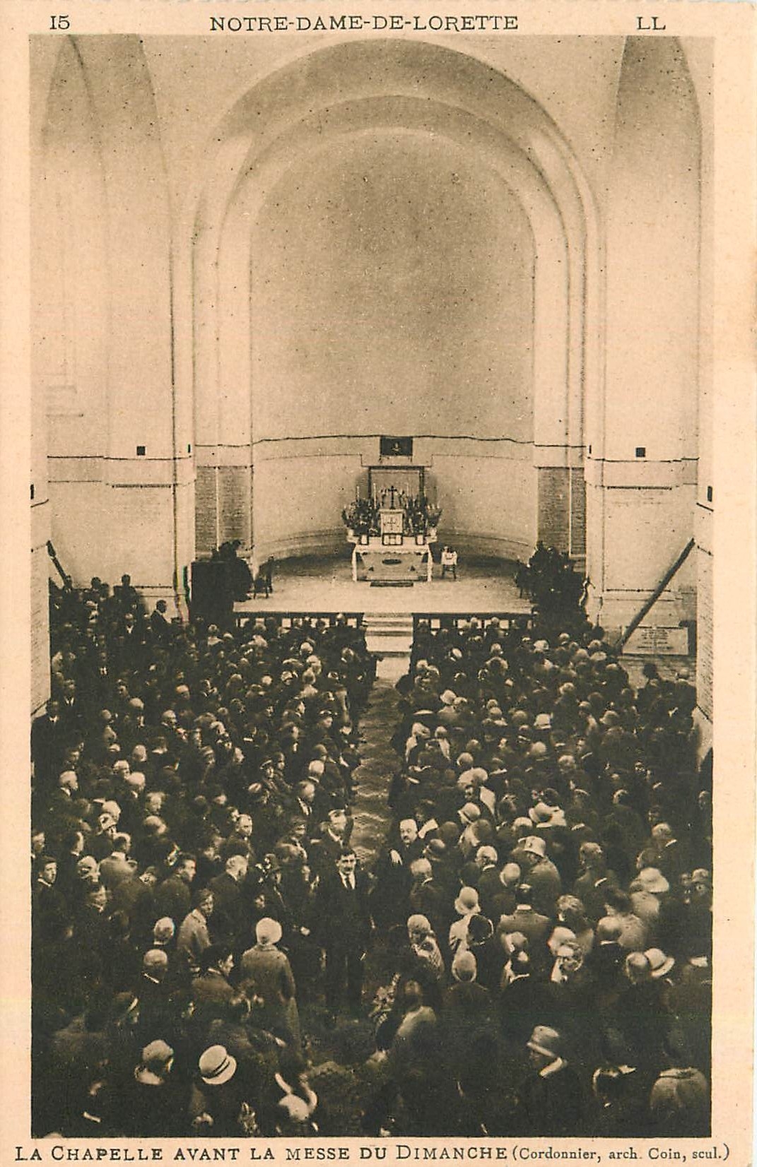 CPA La Chapelle avant la Messe du Dimanche Notre Dame de Lorette