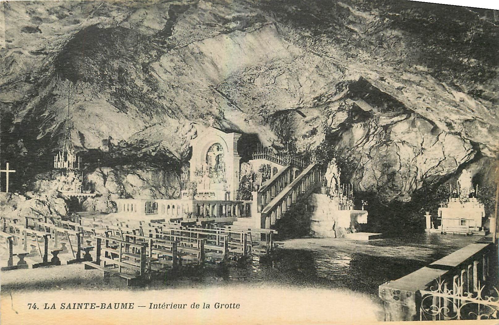 CPA La Sainte Baume Interieur de la Grotte 