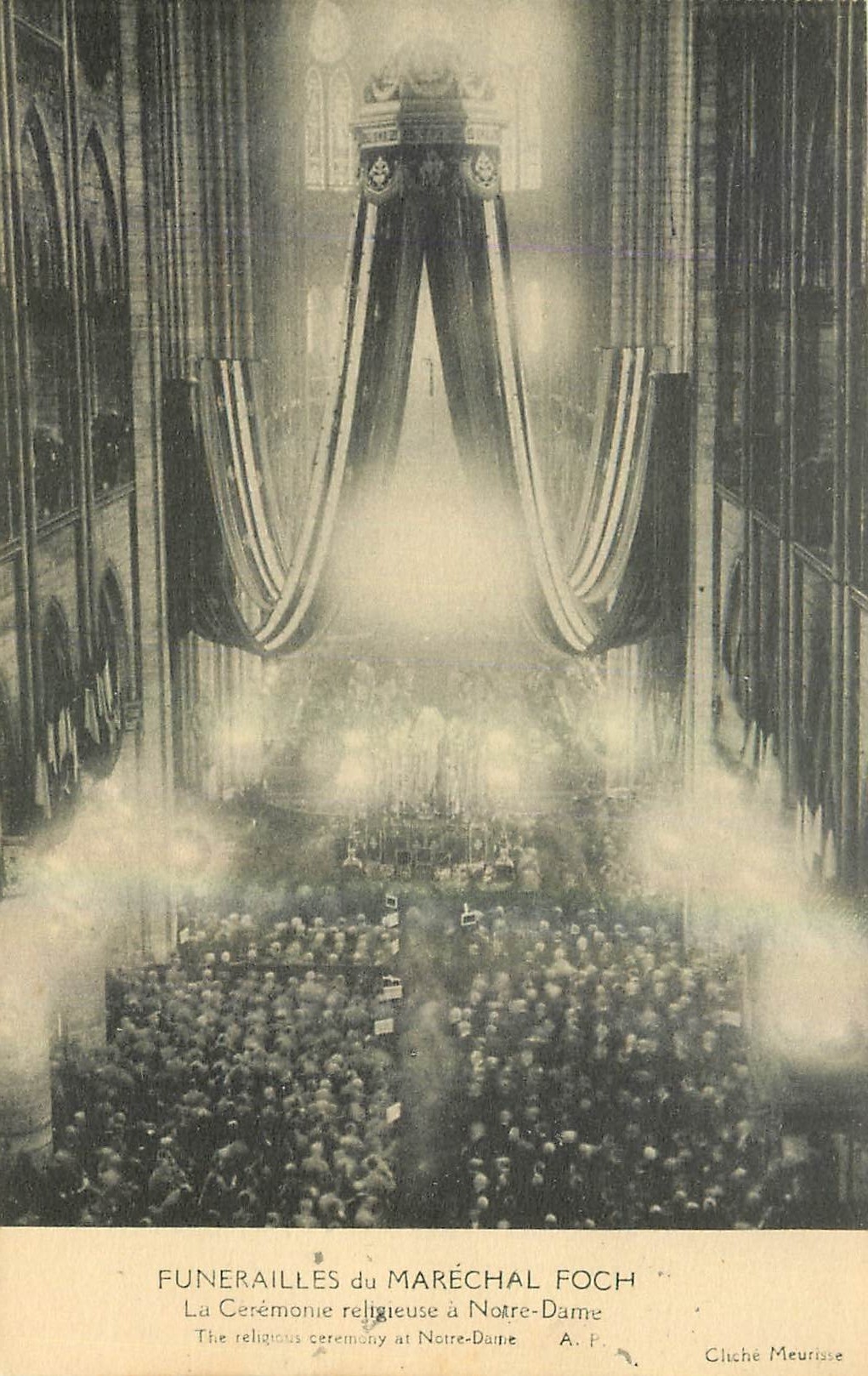 CPA Funerailles du Marechal Foch La Ceremonie religieuse a Notre Dame Paris Militaria