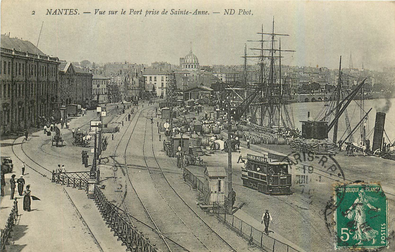 CPA Nantes Vue sur le Port prise de Sainte Anne Bateaux