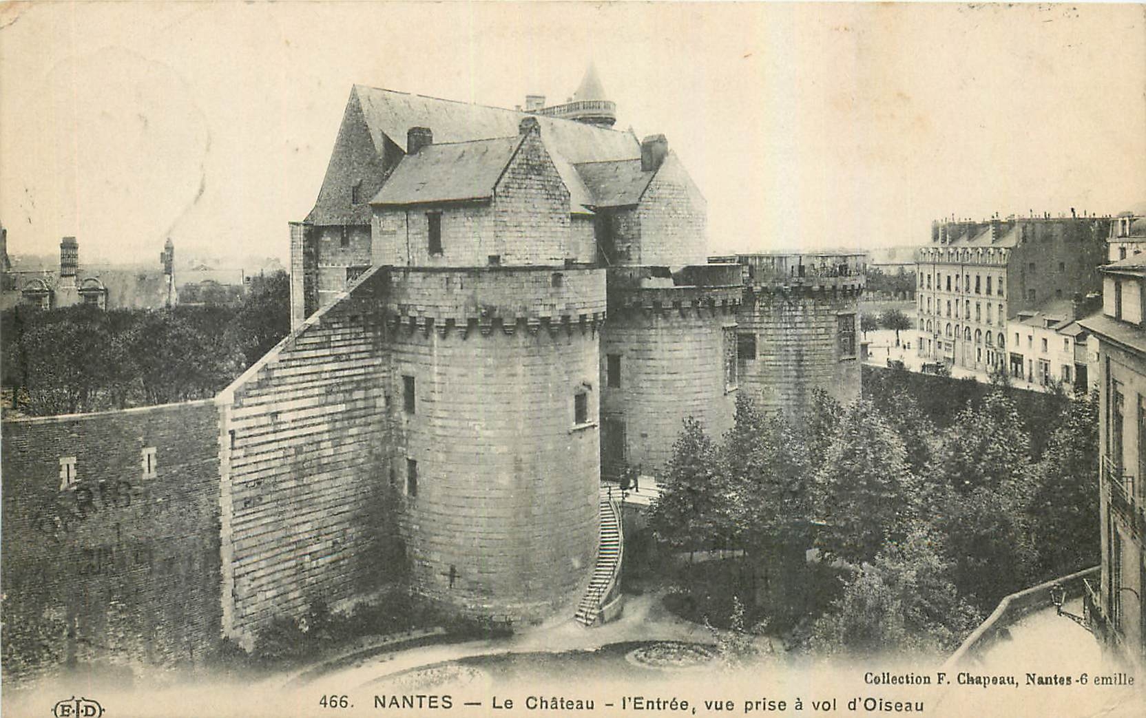 CPA Nantes Le Chateau l'Entree vue prise a vol d'Oiseau 