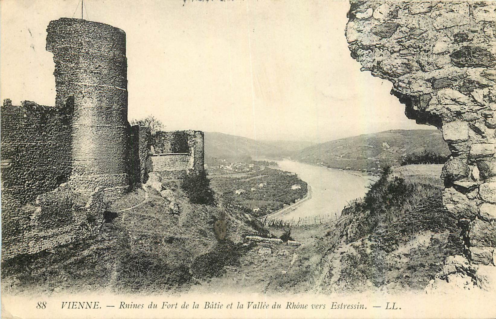 CPA Vienne Ruines du Fort de la Batic et la Vallee du Rhone vers Estressin 