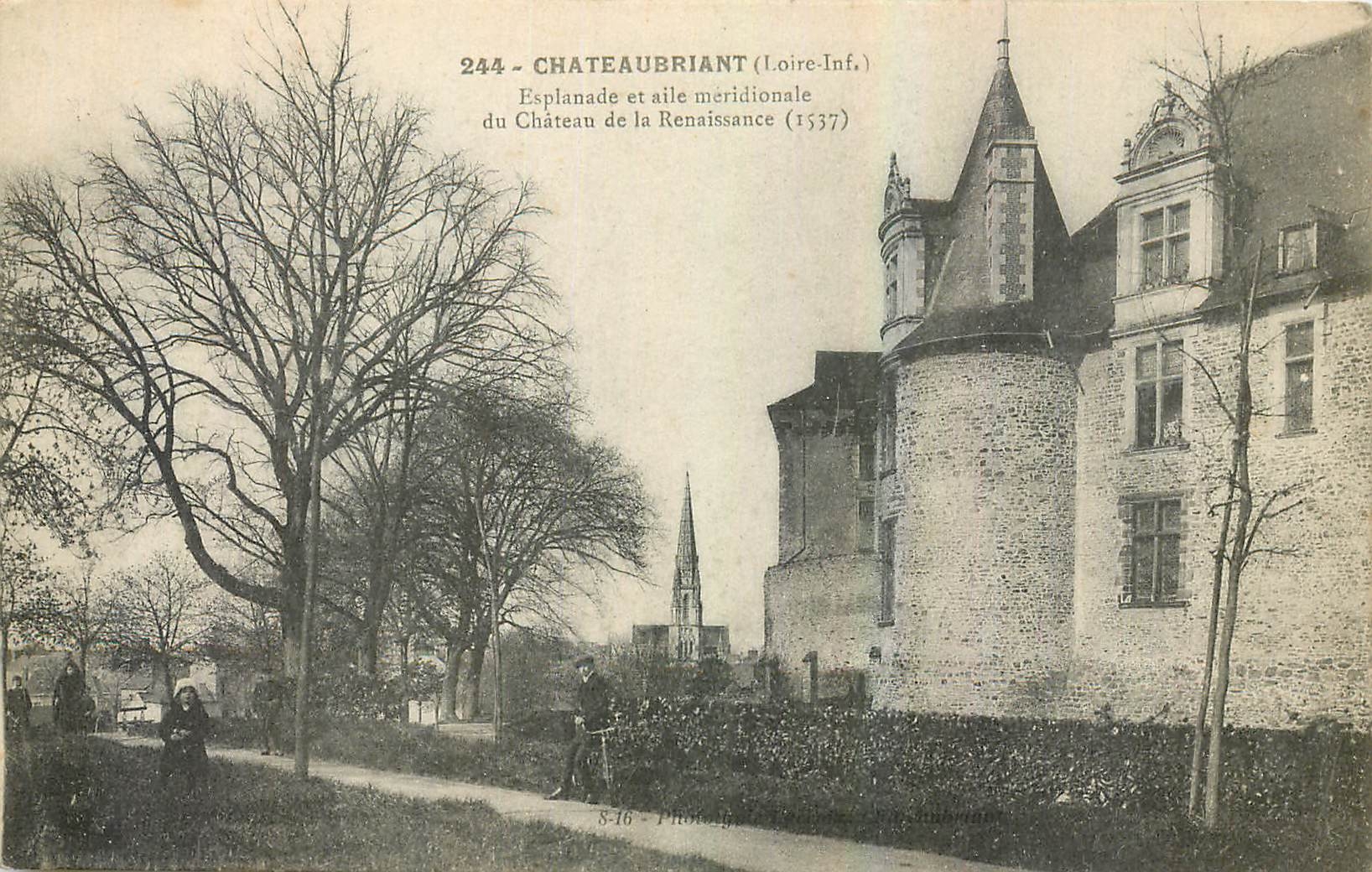 CPA Chateaubriant Loire Inf Esplanade et aile meridionale du Chateau de la Rennaissance 
