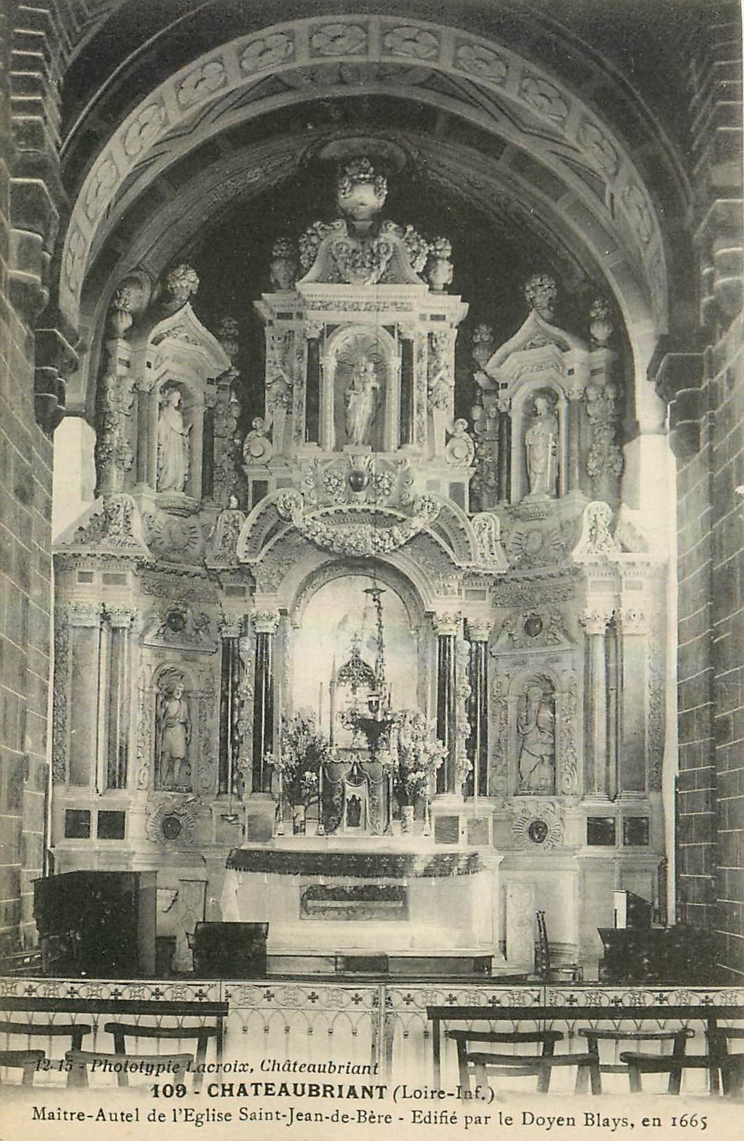 CPA Chateaubriant Loire Inf Maire Autel de l'eglise Saint Jean de Bere Doyen Blays