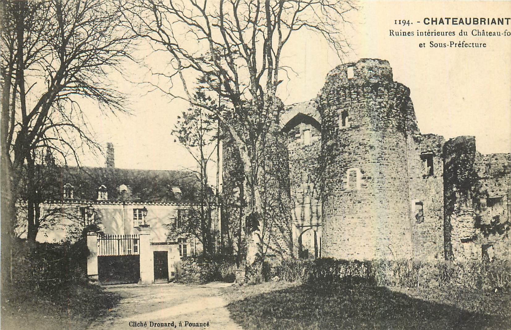 CPA Chateaubriant Loire Inf Ruines interieures du Chateau et Sous Prefecture 