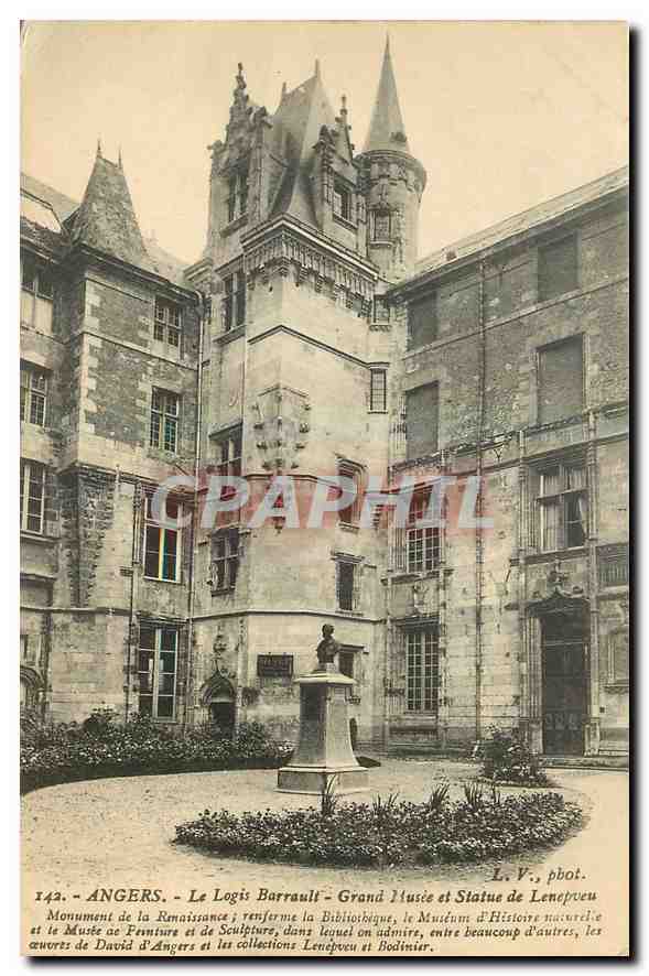 CPA Angers Le Logis Barrault Grand Musee et Statue de Lenepueu 