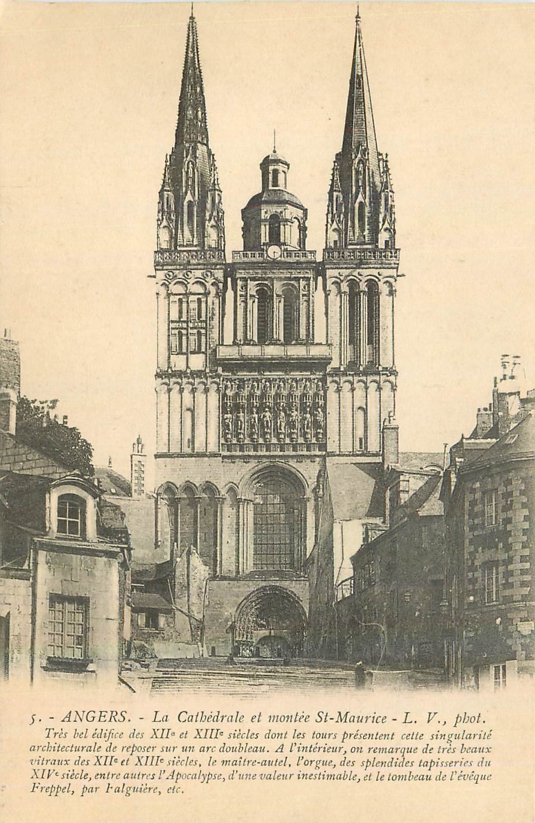 CPA Angers La Cathedrale et montee St Maurice 