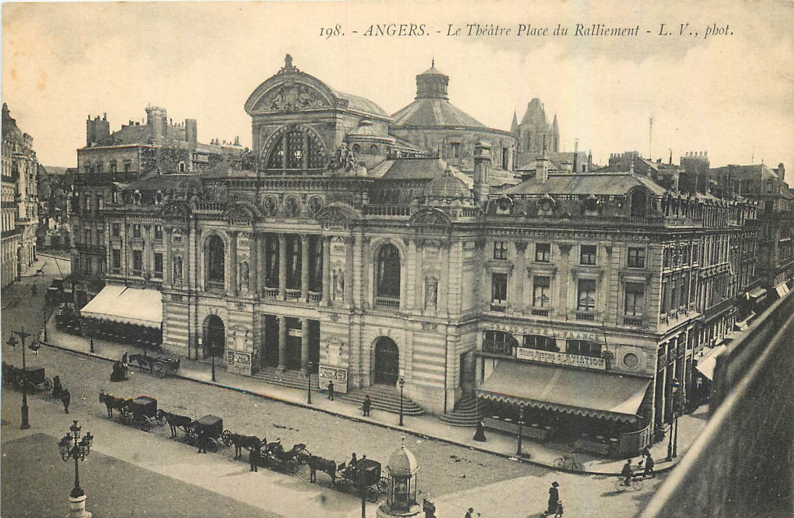CPA Angers Le Theatre Place du Ralliement 