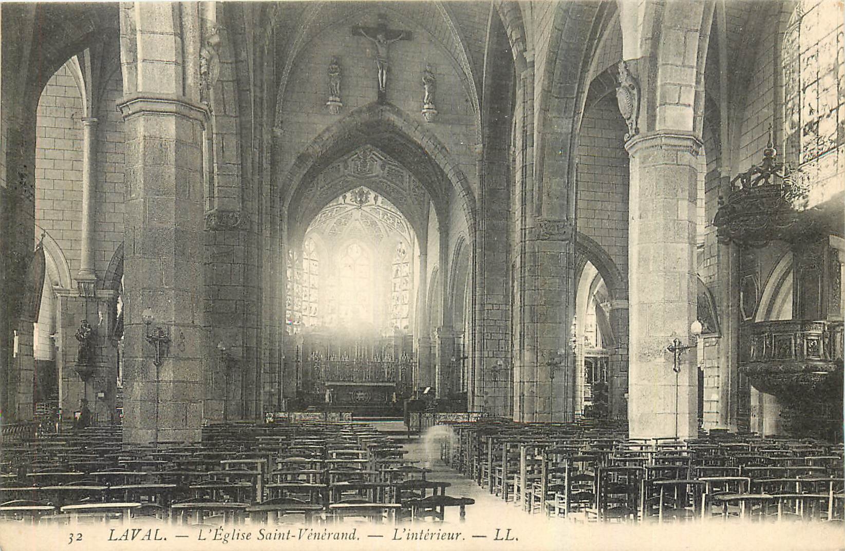 CPA Laval L'Eglise Saint Venerand l'Interieur 