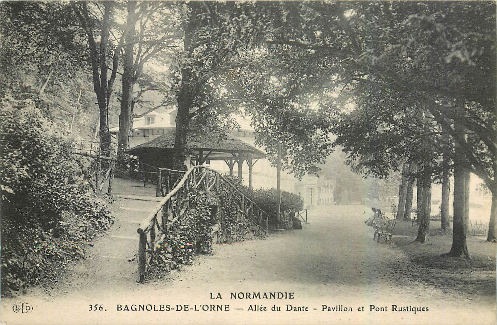 CPA La Normandie Bagnoles de l'Orne Allee du Dante Pavillon et Pont Rustiques 