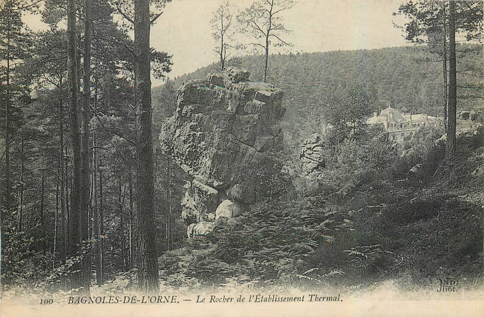CPA Bagnoles de l'Orne Le Rocher d l'Etablissement Thermal 
