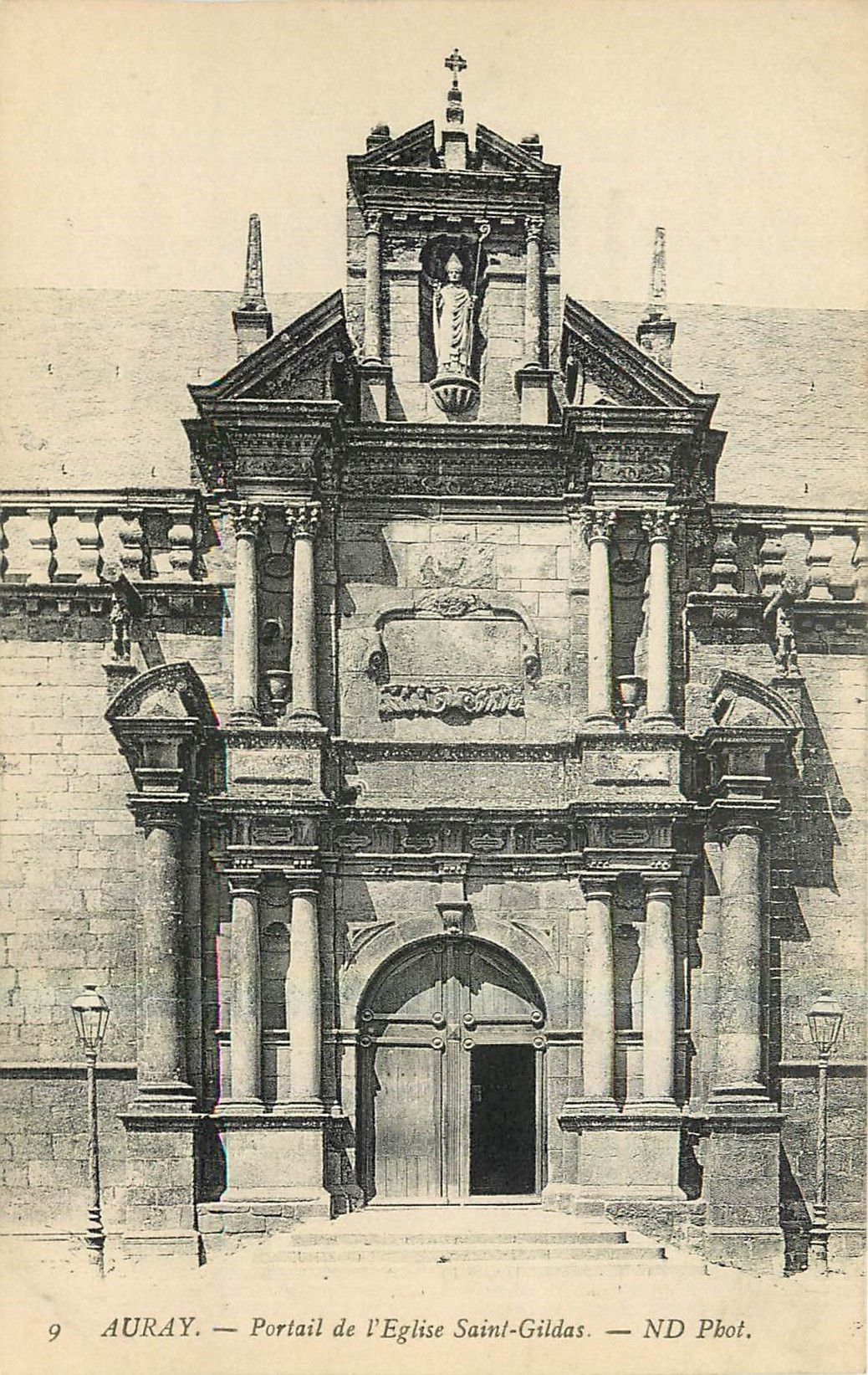 CPA Auray Portail de l'Eglise Saint Gildas 