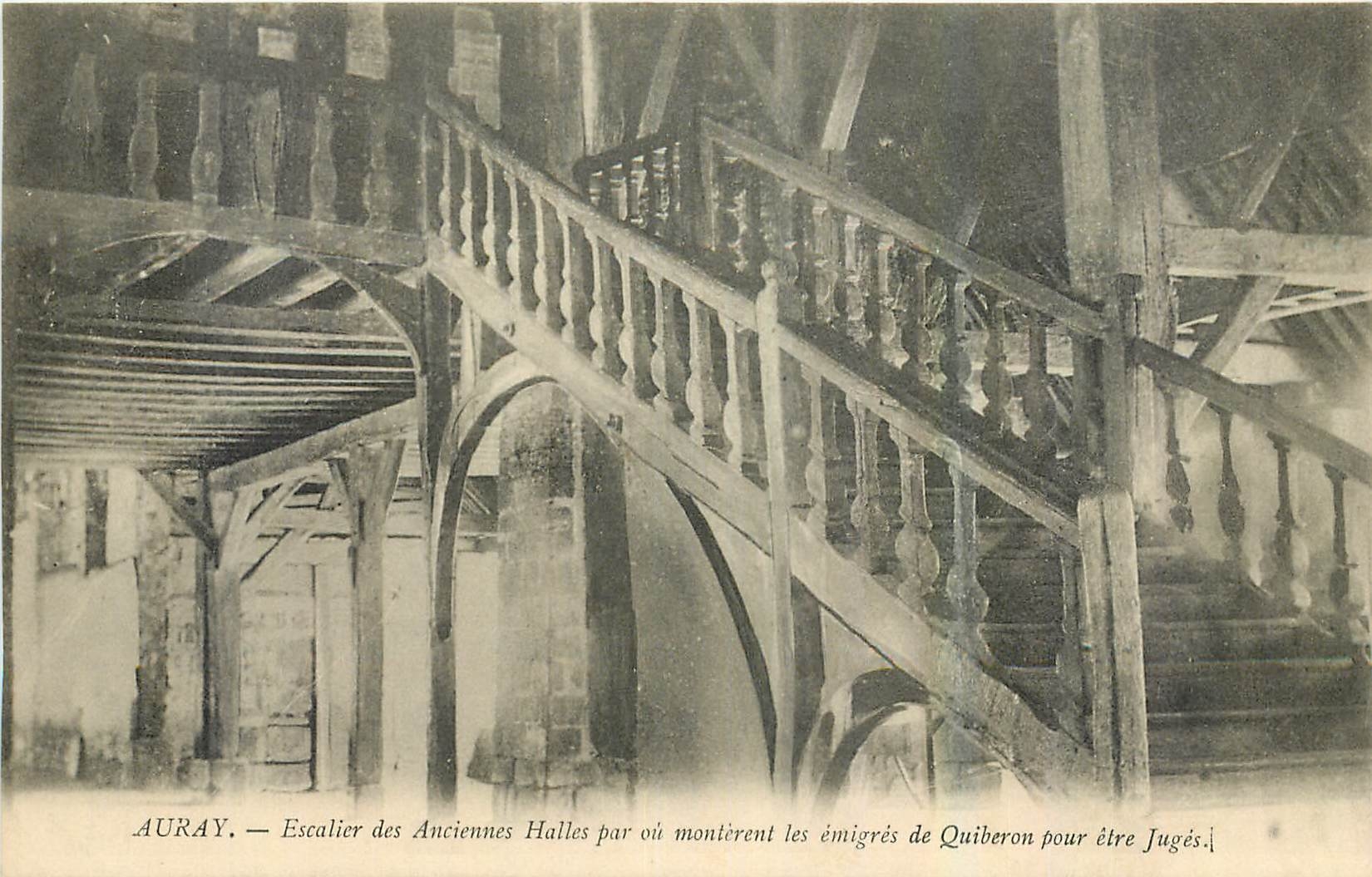 CPA Auray Escalier des Anciennes Halles par ou monterent les emigres de Quiberou pour etre Juges 
