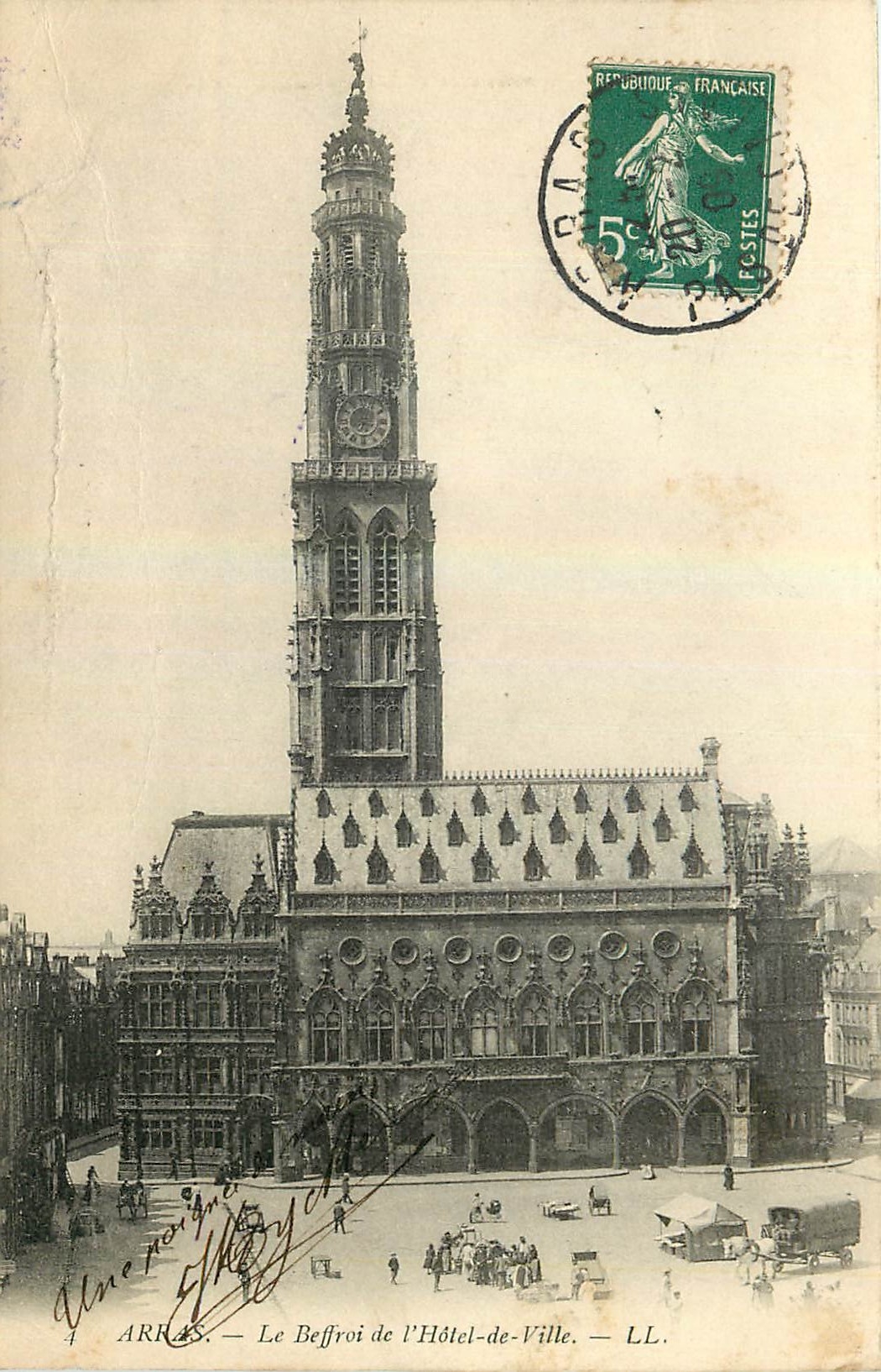 CPA Arras le Beffroi de l'Hotel de Ville 