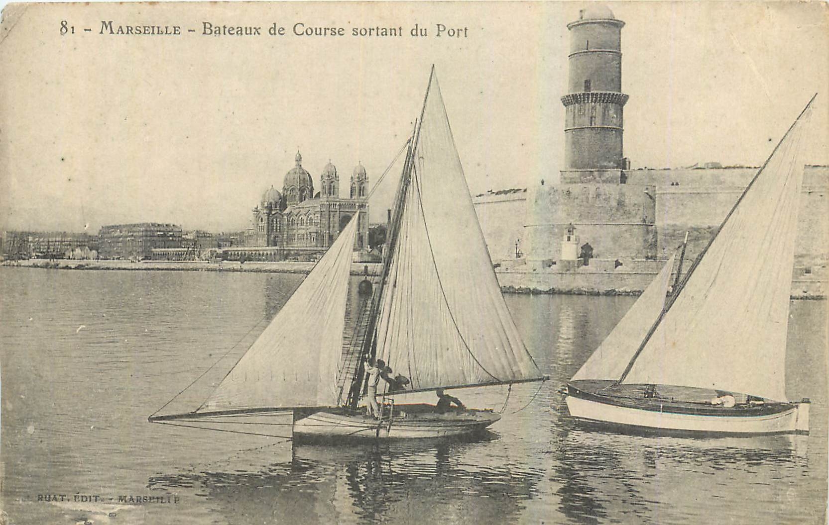 CPA Marseille Bateaux de Course sortant du Port 