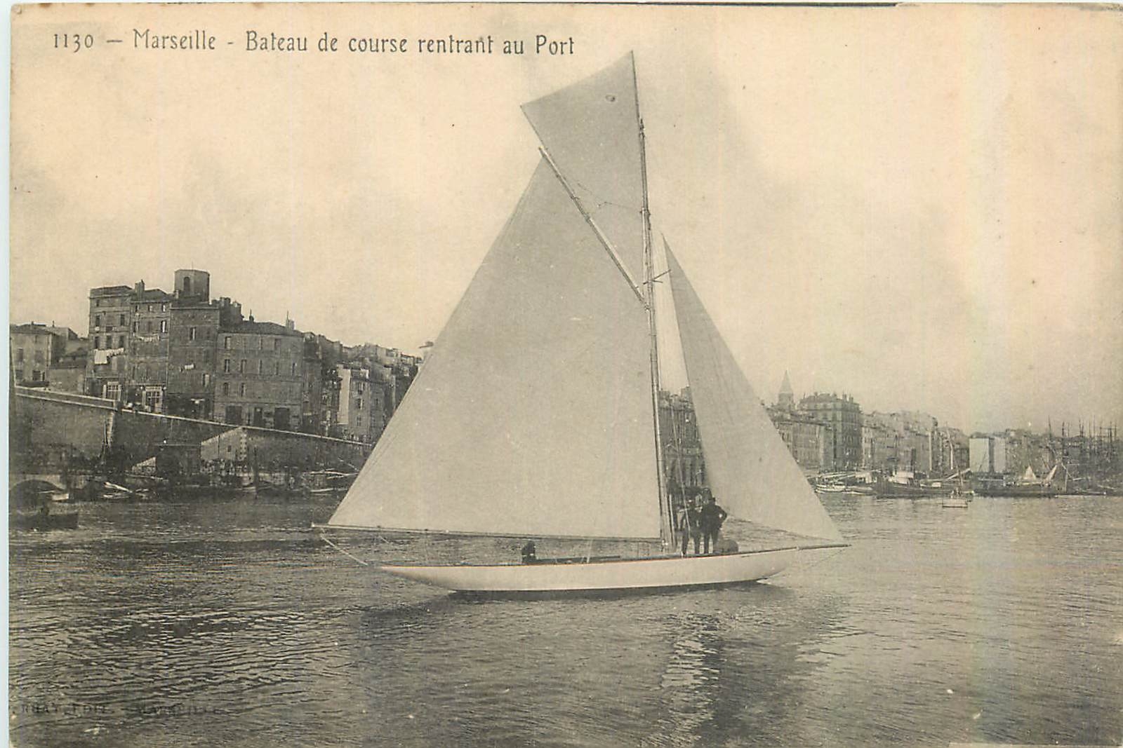 CPA Marseille Bateau de course rentrant au Port 