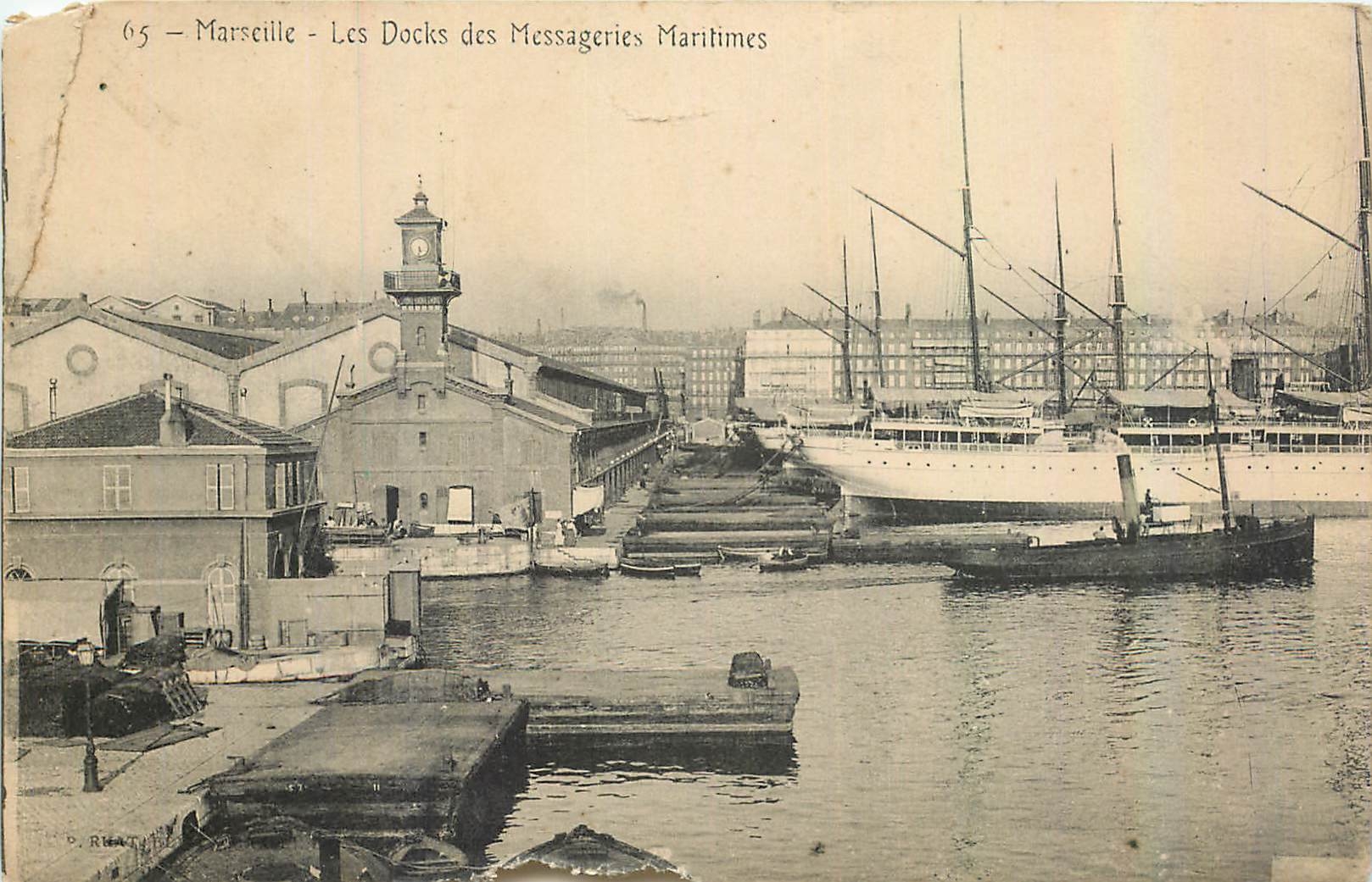 CPA Marseille Les Docks des Messageries Maritimes Bateaux