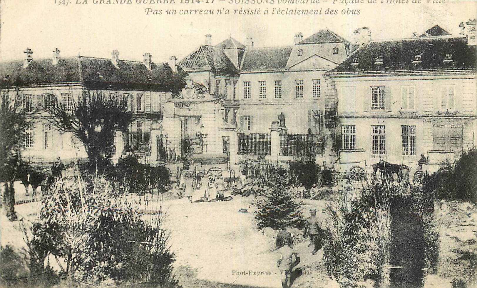 Soissons bombardée — Façade de l'Hôtel de Ville — Phot-Express