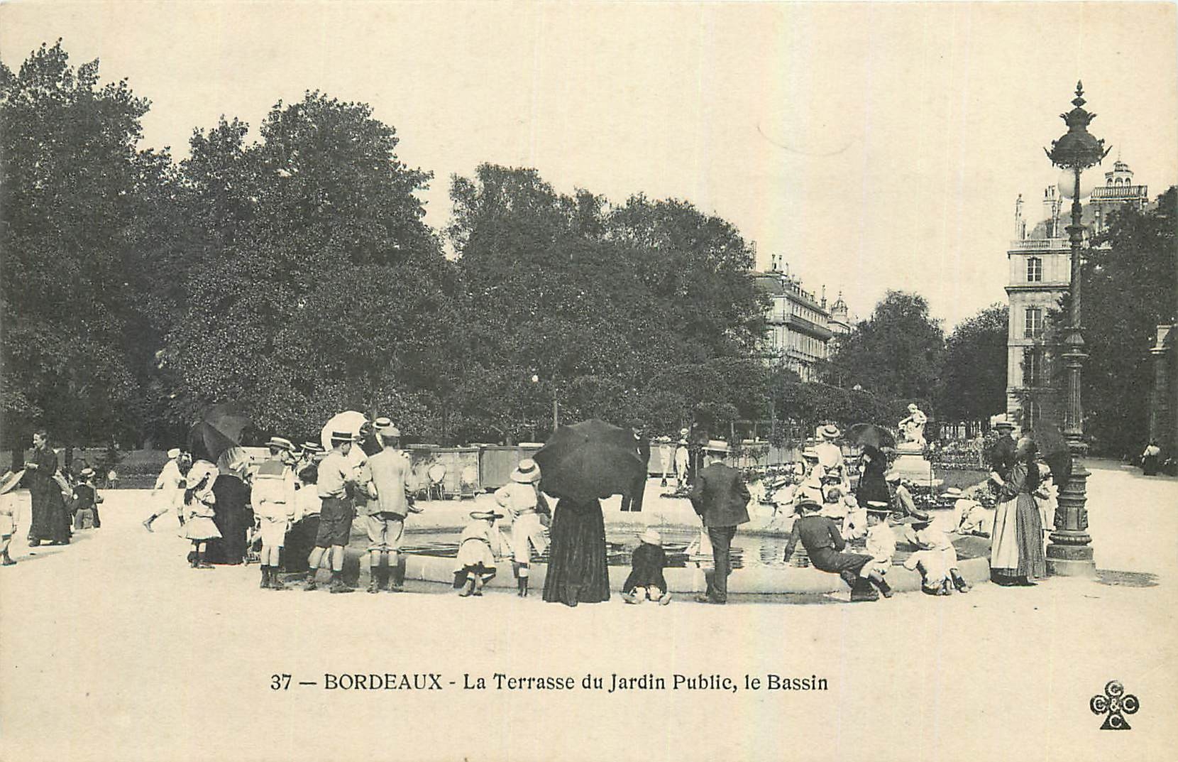 CPA Bordeaux La Terrasse du Jardin public le Bassin 