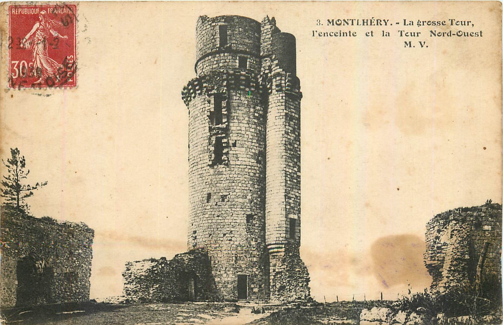 CPA Montlhery La grosse Tour l'enceinte et la Tour Nord Ouest 
