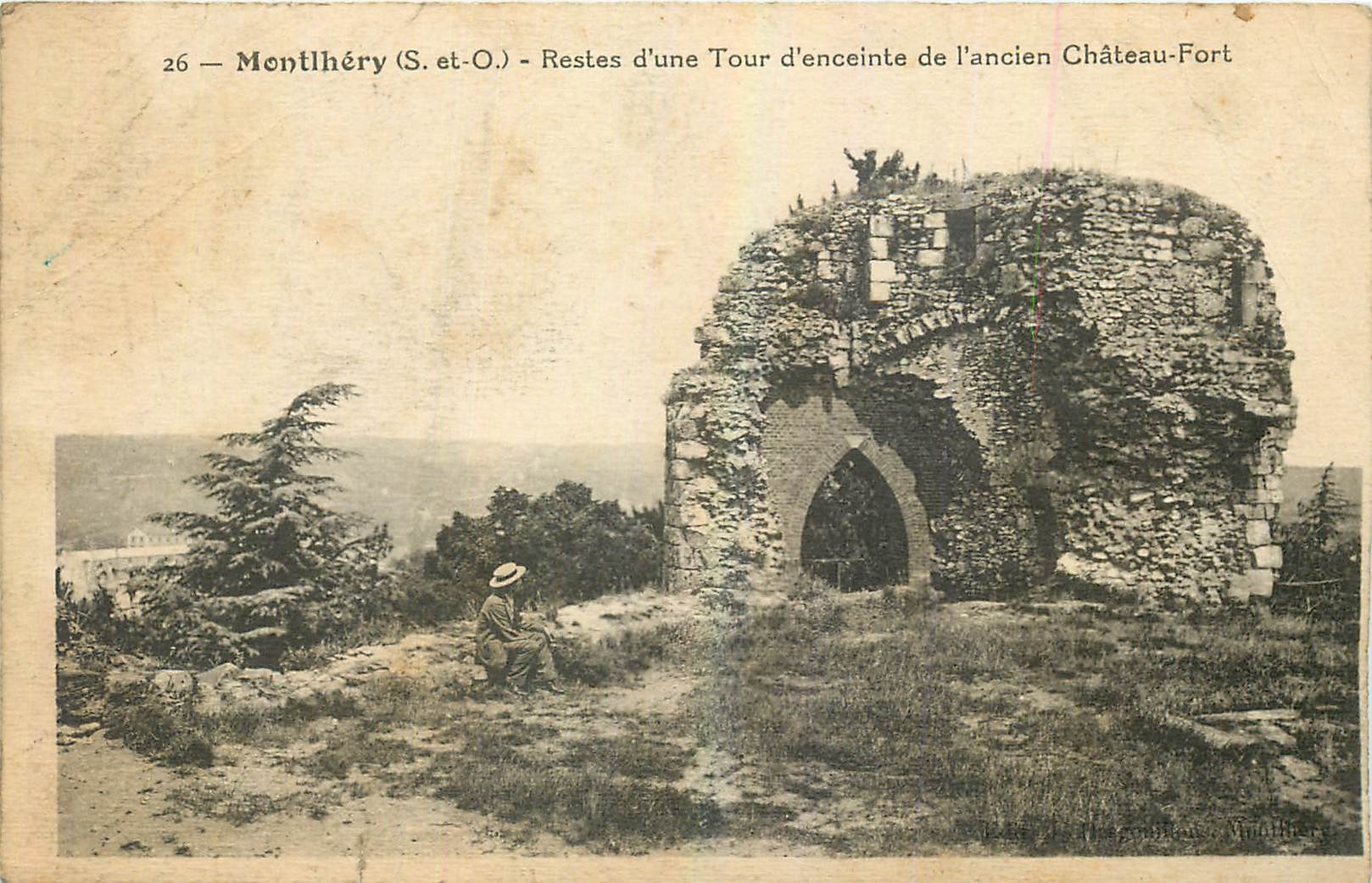 CPA Montlhery S et O Restes d'une Tour d'enceinte de l'ancien Chateau Fort 