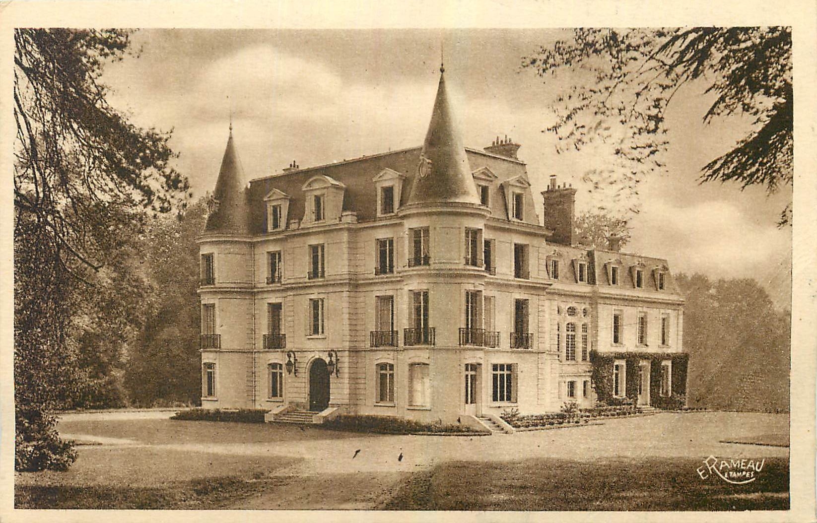 CPA Etampes Morigny S et O Le Chateau de Brunehaut 