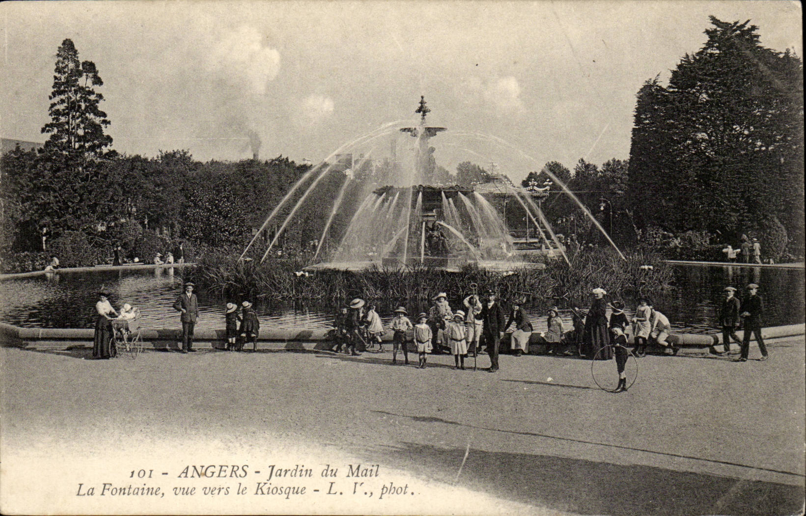 angers CPA Le jardin du Mail La fontaine vue sur le kiosque