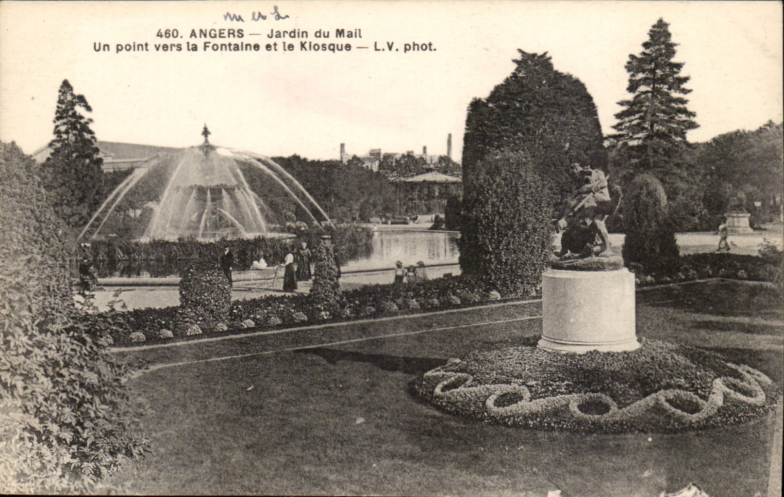 angers CPA Le jardin du Mail un point vers la fontaine et le kiosque
