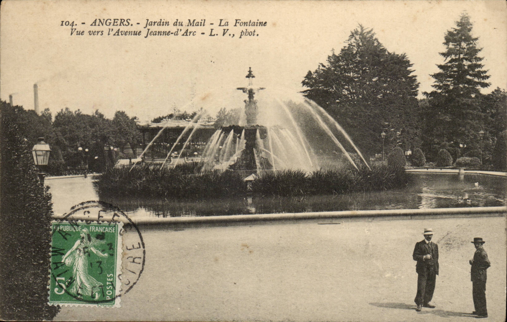 angers CPA Le jardin du Mail la fontaine Vue vers l'avenue Jeanne d'arc