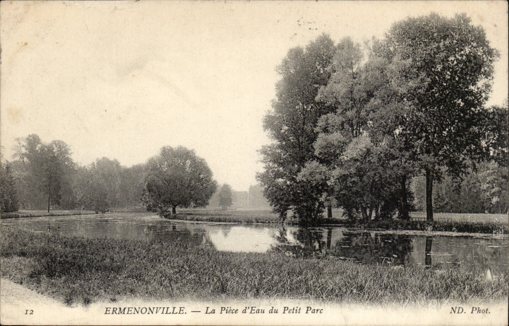 Ermenonville — La Pièce d'Eau du Petit Parc — ND. Phot.