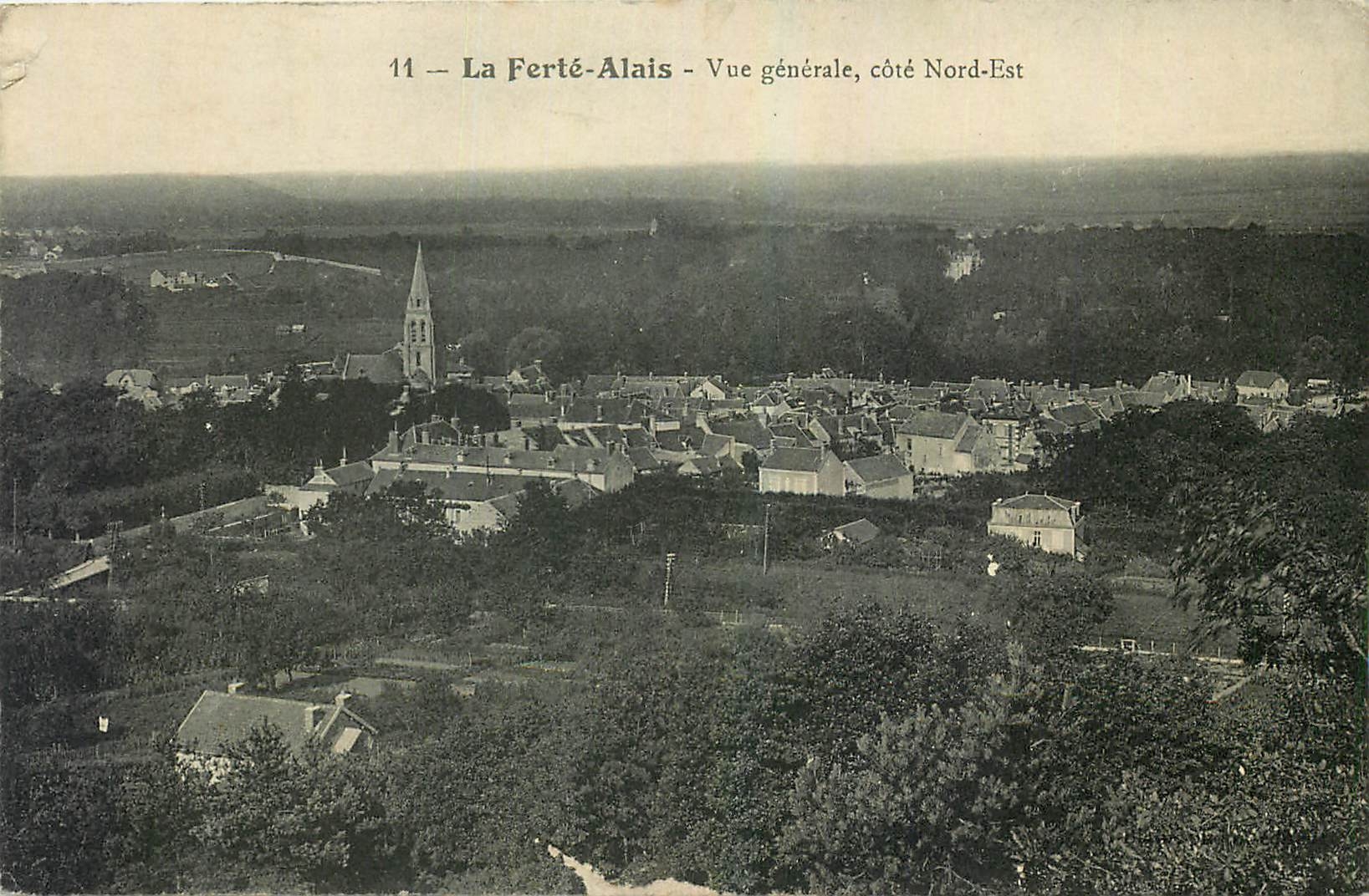 CPA La Ferte Alais Vue generale cote Nord Est 
