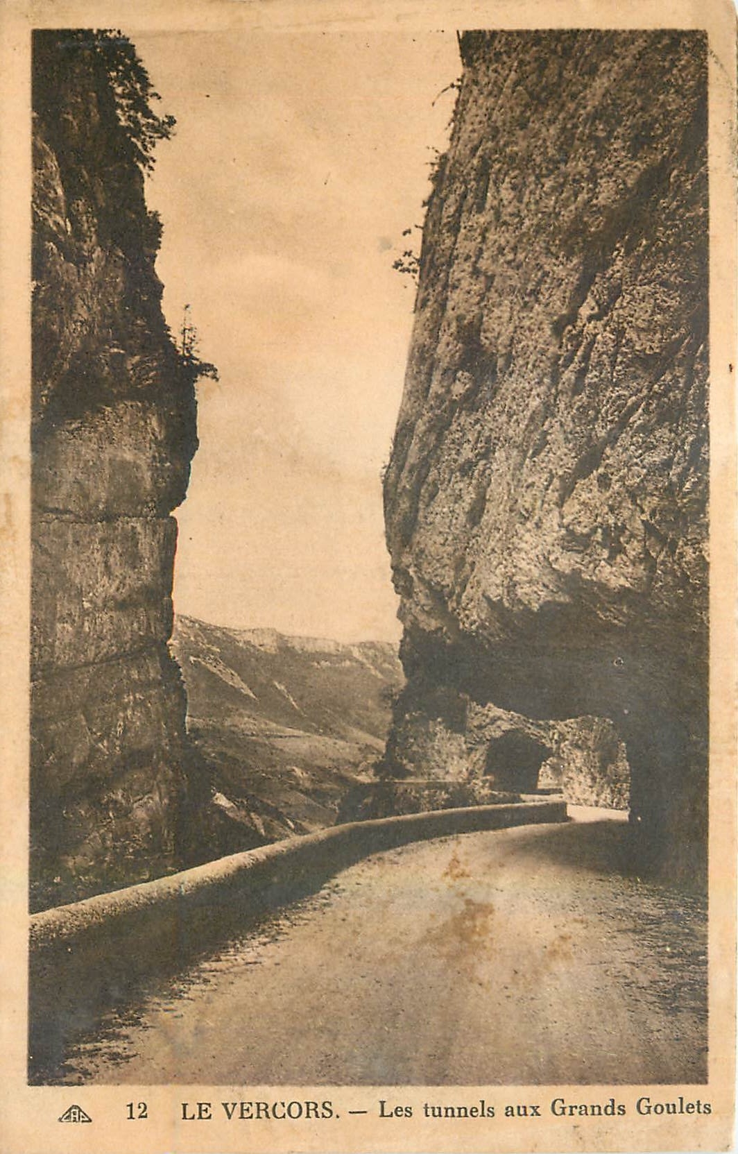 CPA Le Vercors Les tunnels aux Grand Groulets 
