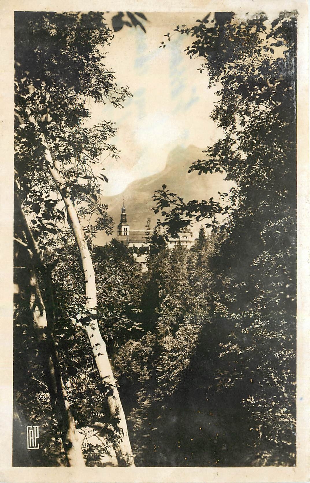 Saint-Gervais-les-Bains — Vue à travers les arbres — éditeur BEL-FIC (n°106)