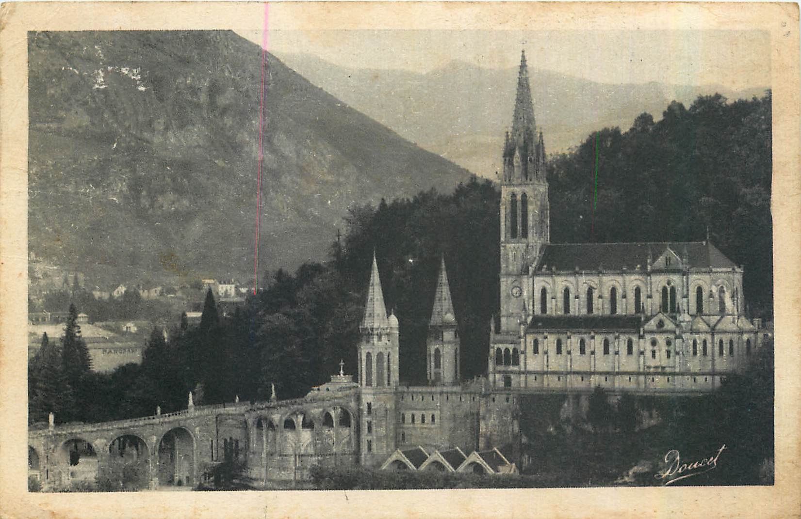 CPA Lourdes La Basilique vue de cote 