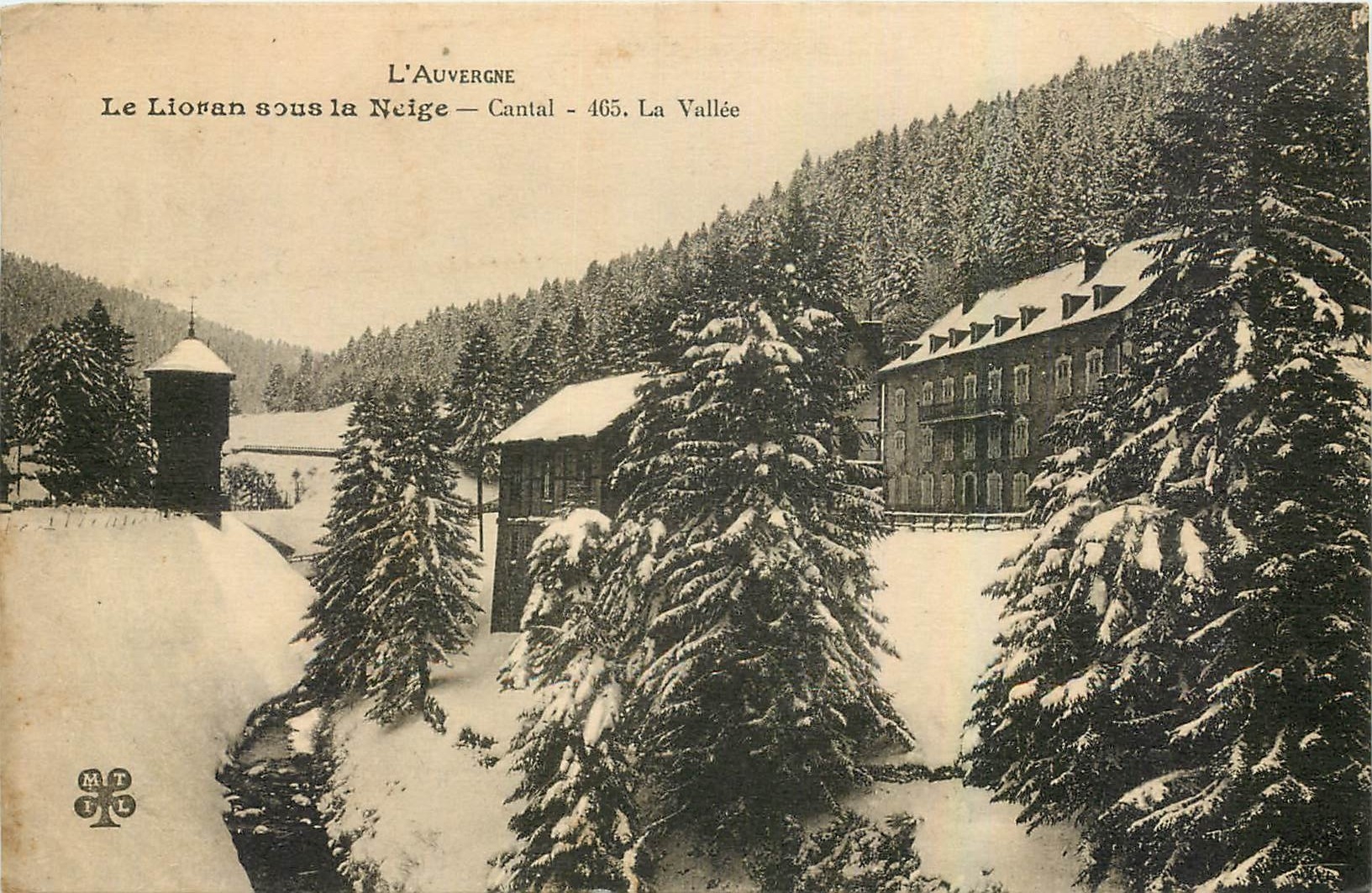 CPA l'Auvergne Le Lioran sous la Neige Cantal La Vallee 