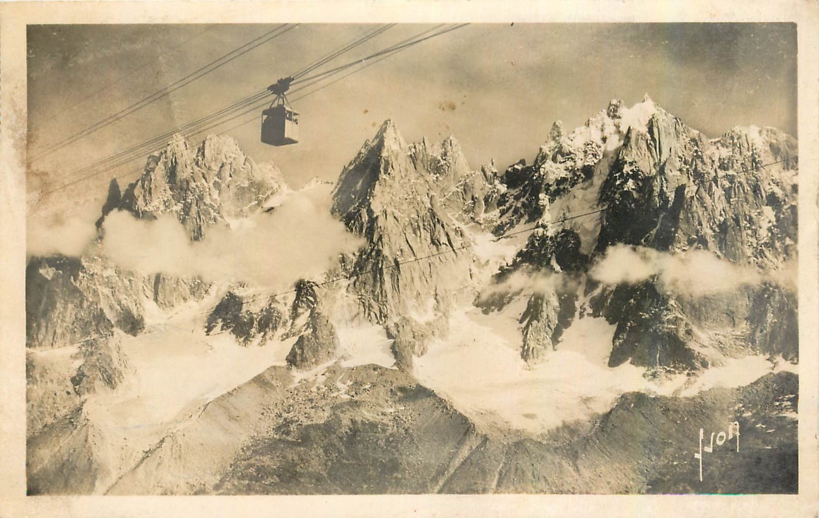 CPA Chamonix Haute Savoie Teleferique du Brevent Les Grands Charmoz Le Grepont Blatiere et l'Aiguill