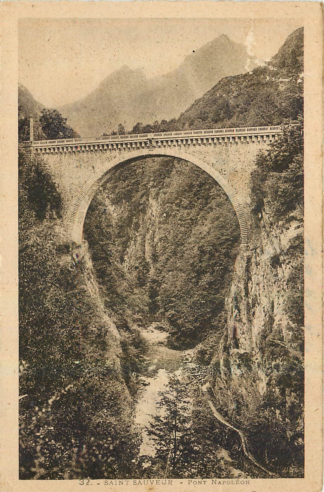 CPA Saint Sauveur Pont Napoleon 