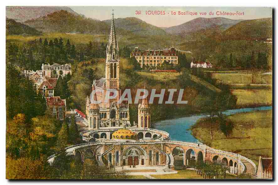 CPA Lourdes La Basilique vue du Chateau Fort 