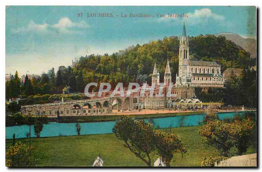 CPA Lourdes La Basilique Vue laterale 