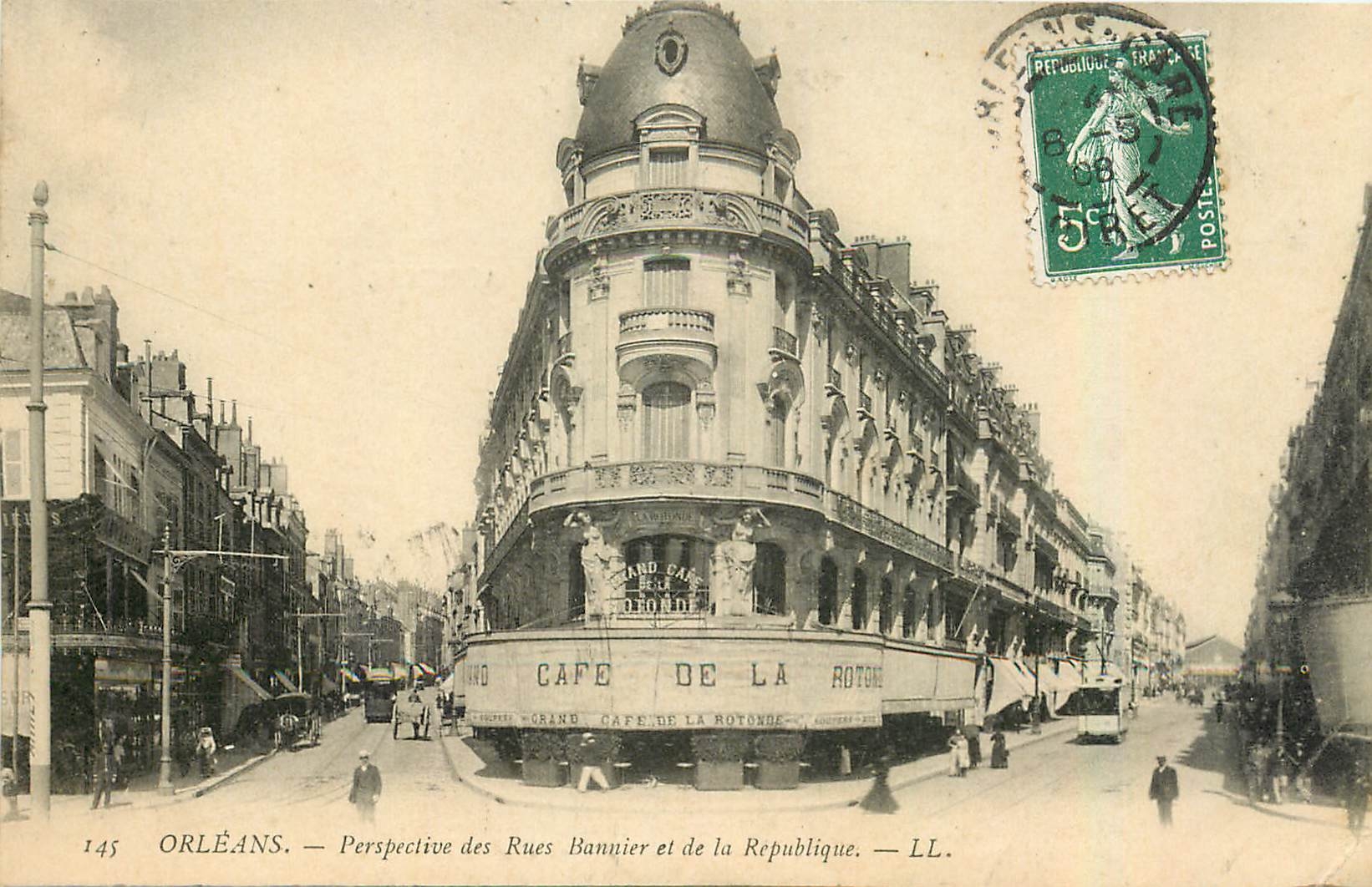 CPA Orleans Perspective des Rues Bannier et de la Republique Cafe de la Rotonde
